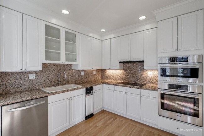 Photo - 25 Priest St