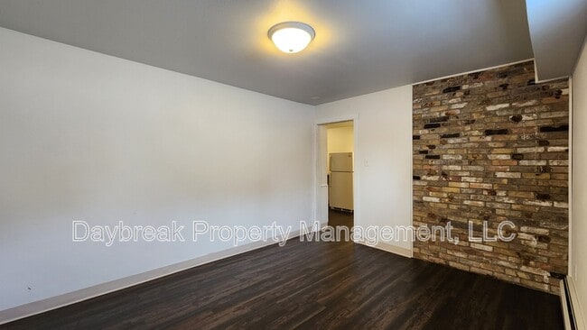 Photo - 611 9th Ave N