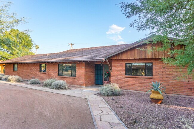 505 E Loma Vista Dr