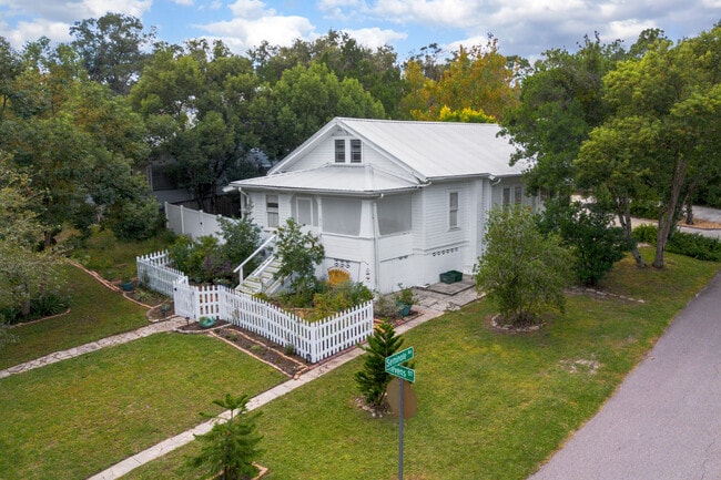 Photo - 1056 Stevens St