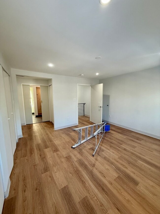 Photo - 3 bed 2.5 bath townhome - New Renovation