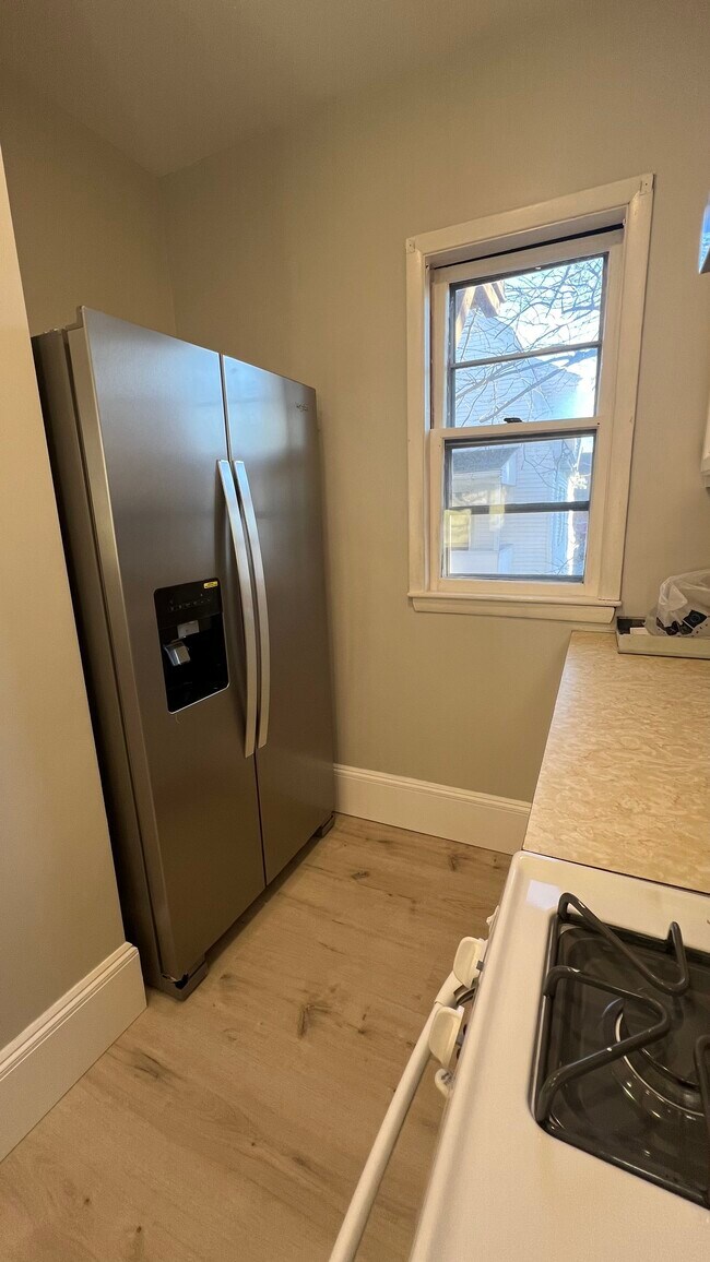 77 Pearson Rd Unit B