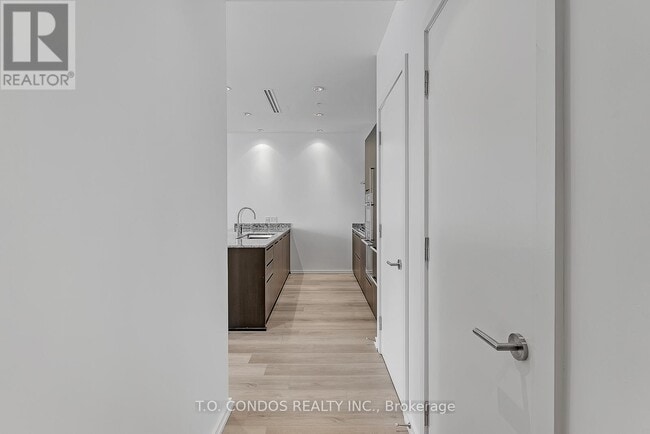 Photo - 180 University Ave Unit 5807