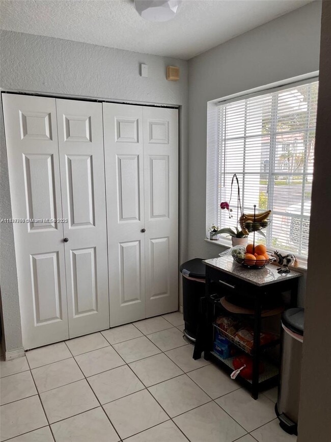 Photo - 1105 SW 44th Way