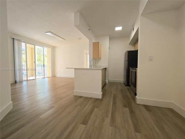 Building Photo - 2564 Centergate Dr Unit 208