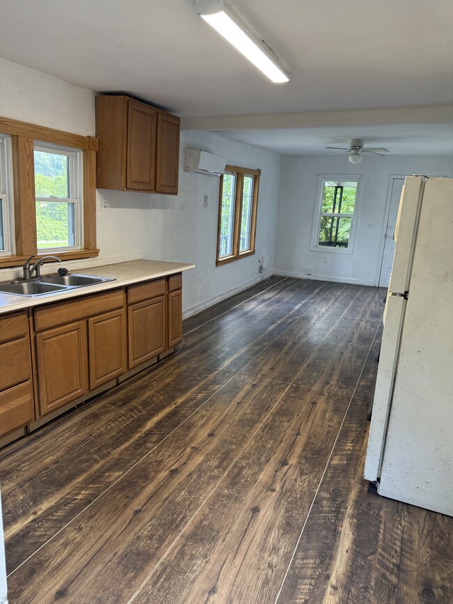 Cocina/Sala de estar - 207 Poplar St