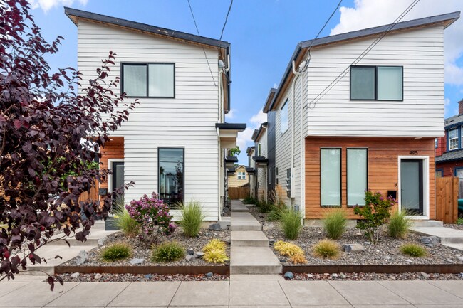 Photo - 461 NE Church St