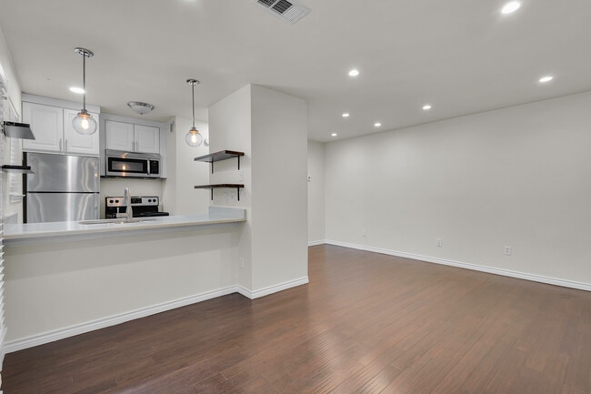 1503 N Garrett Ave Unit 107