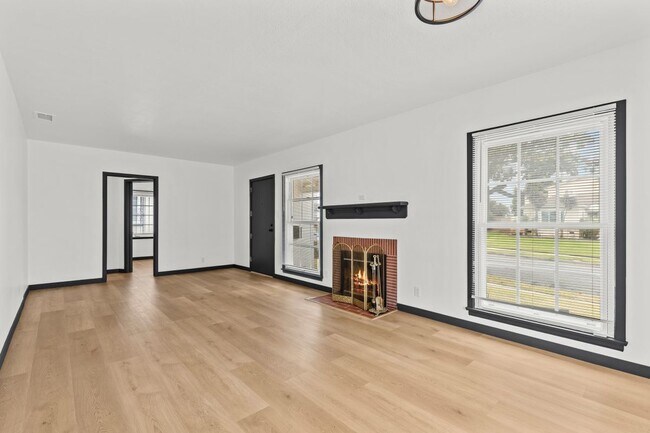 Photo - 9829 S 7th Ave Apartamento