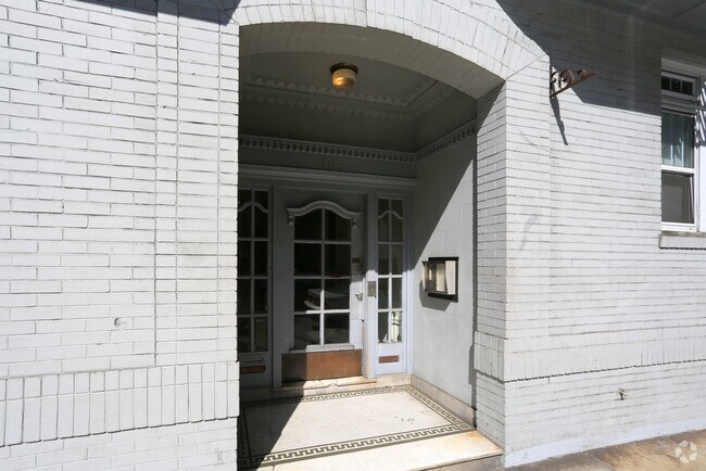 Photo - 305 Franklin St