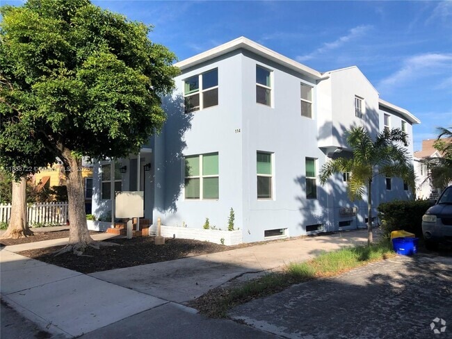 Building Photo - 114 S M St Unit 2 Rental