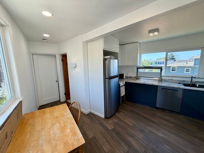 Kitchen - 1352 Blake St Unit Upstairs