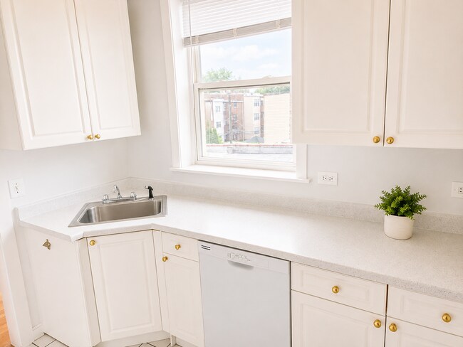 Photo - 6420 N Newgard Ave Unidad 1W