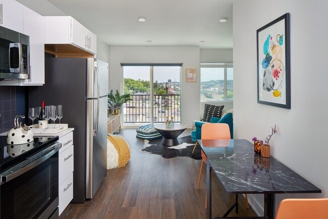 Building Photo - Swivel Rental