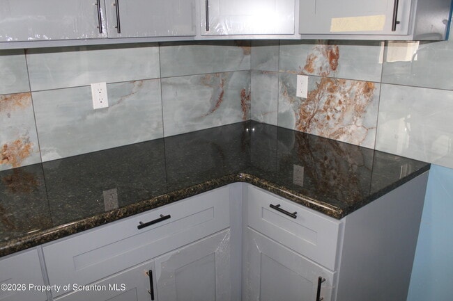 Photo - 335 Phelps St