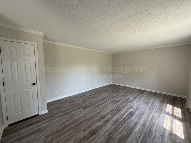 Photo - 10504 Benchmark Rd