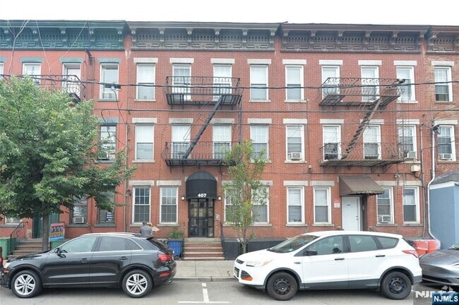 Building Photo - 407 30th St Unit 3 Rental