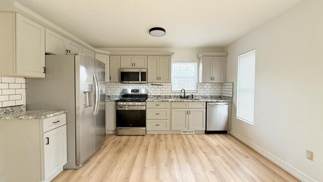 Photo - 103 E Briarbrook Ln