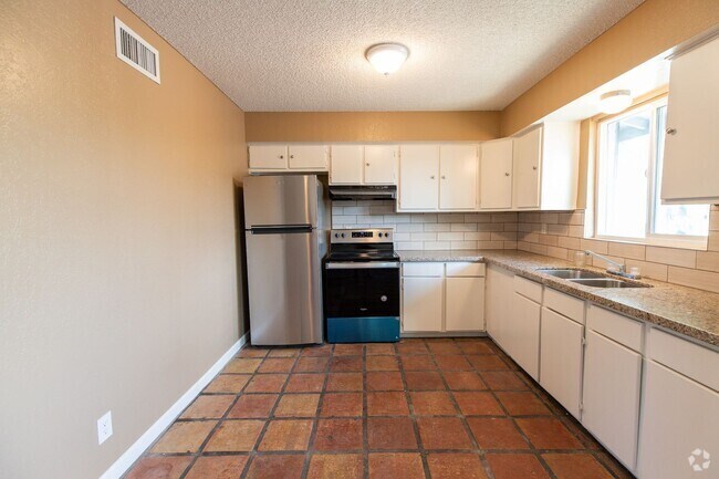 Building Photo - 1324 E Peoria Ave Unit B Rental
