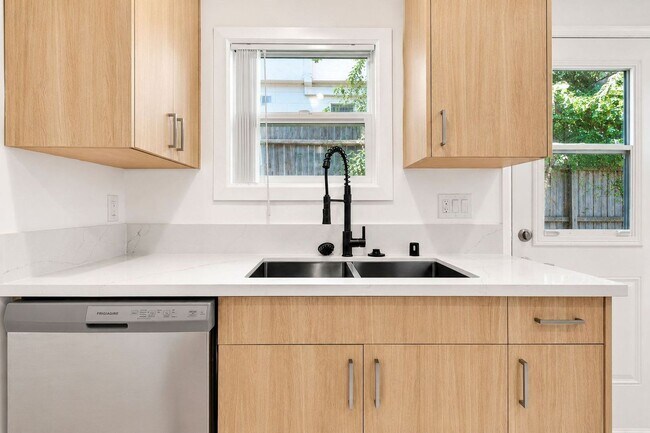 Federal Luxury Investments LLC