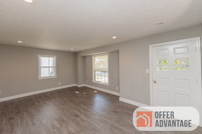 Photo - 376 E 215th St