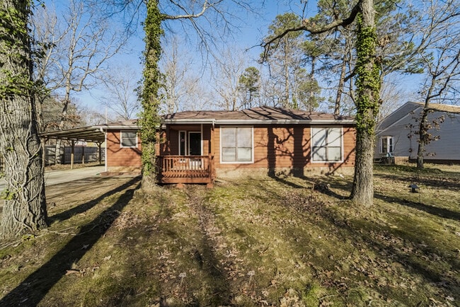 Building Photo - Cozy Ranch Surrounded By Greenery Rental