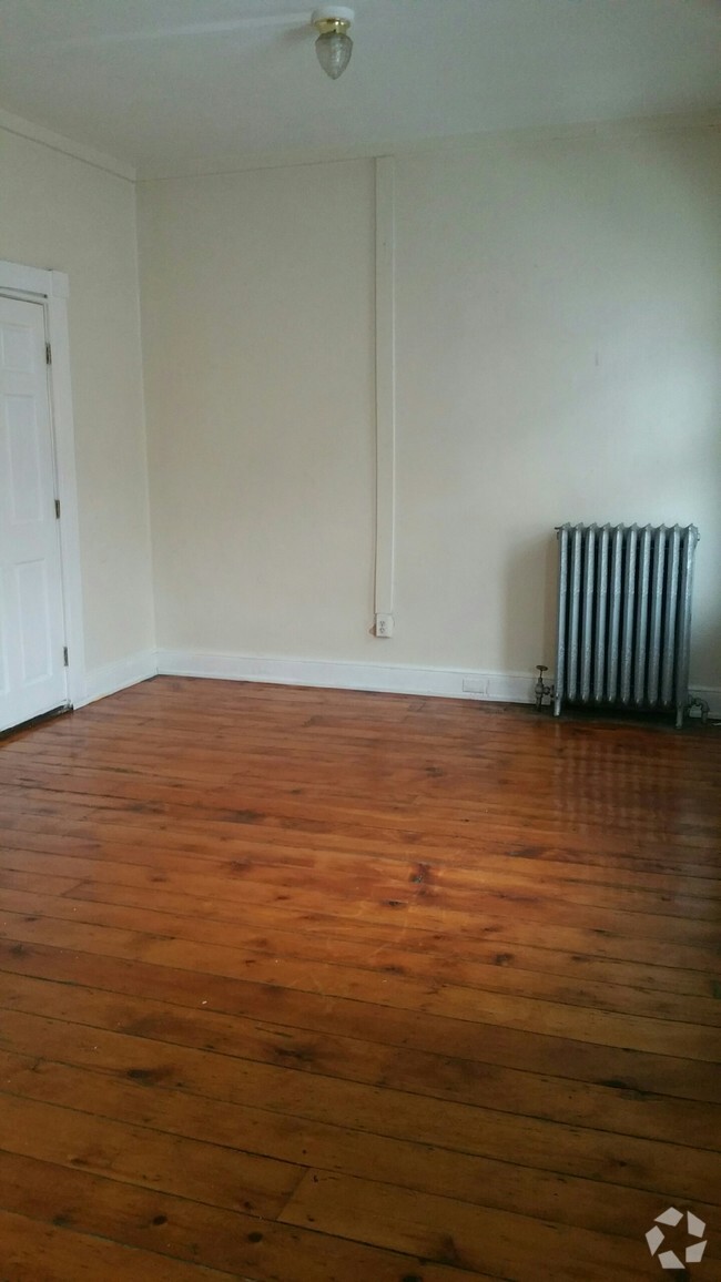 Building Photo - 44 S Prince St Rental