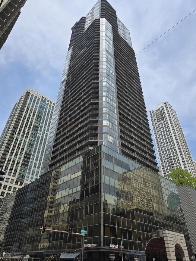 Building Photo - 10 E Ontario St Unit 4601