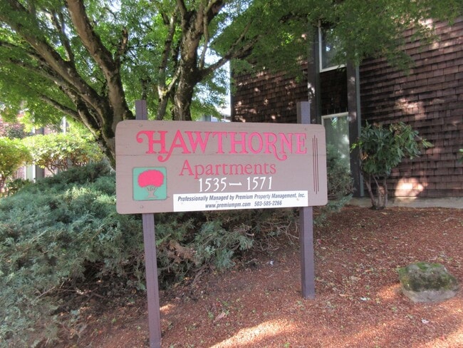 Building Photo - Two Bedroom Apartment w/ Washer and Dryer Unit 1559