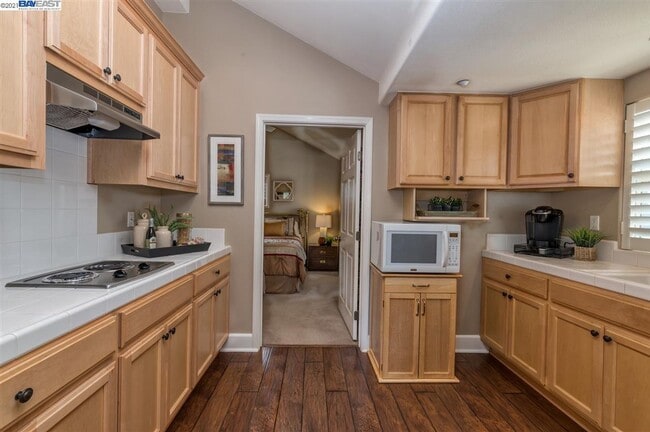 Building Photo - 3004 Lusitana Dr