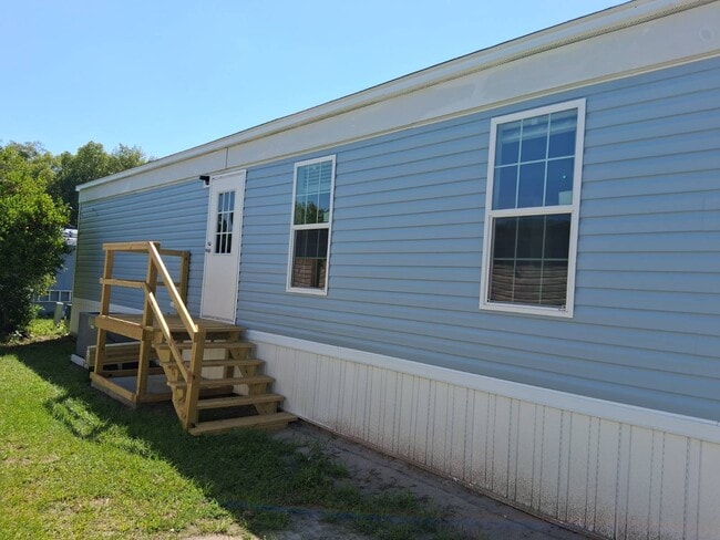 Photo - 1800 E Graves Ave