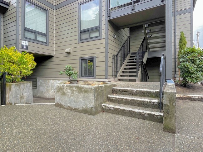 Building Photo - Spacious 2bd/2bth Licton Springs Condo - $... Unit 3-101