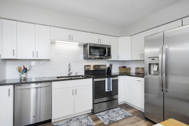 Photo - 305 Linden Dr Unit 305 Linden Dr House