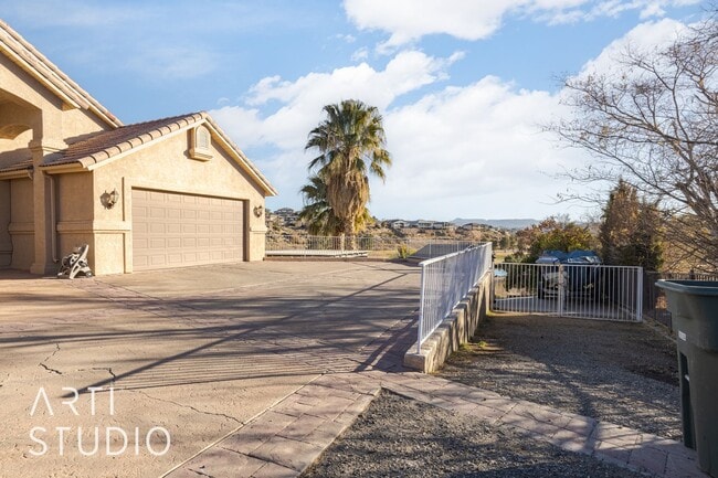 Photo - Spacious 3-Bedroom Walk-Out Basement Apartment in Desirable Bloomington Hills