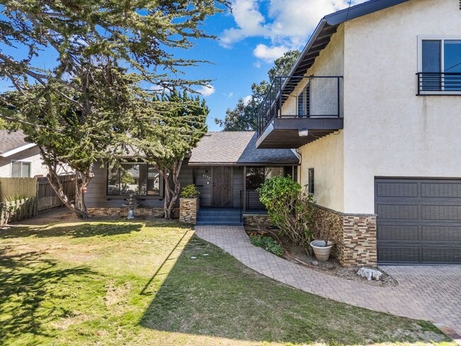 Building Photo - Lovely Del Cerro Home w/Solar and A/C