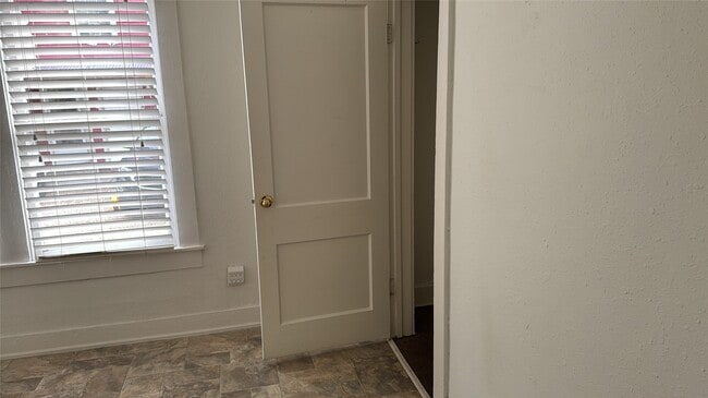 Photo - 111 E Lewis St