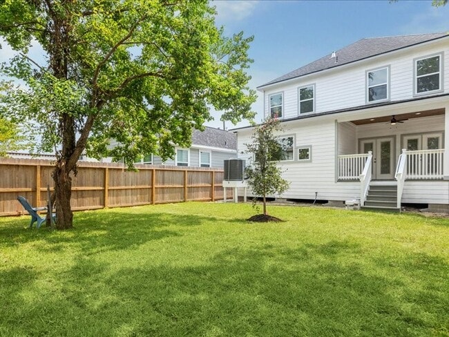 Building Photo - 915 E 37th St