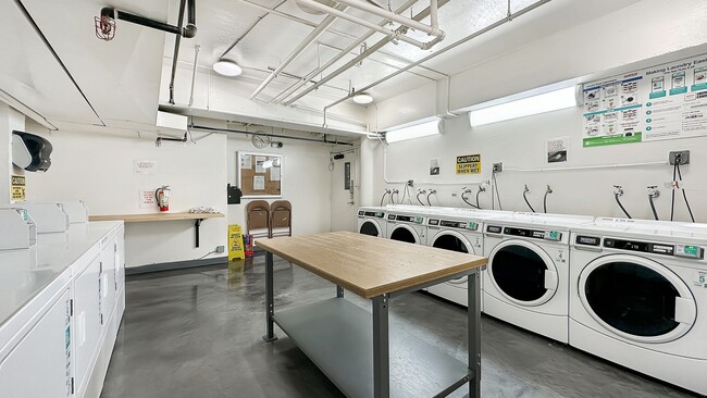 Photo - Large 1 bed 1 bath Nestled in Grand Lake Neighborhood Unit 205