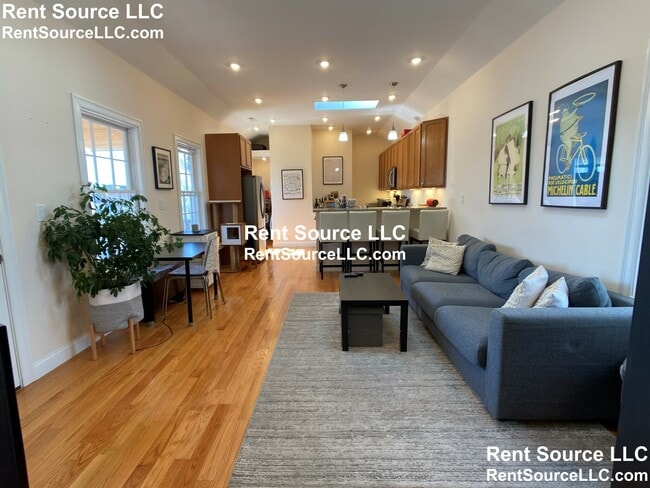 Building Photo - 14 Flint St Unit 2