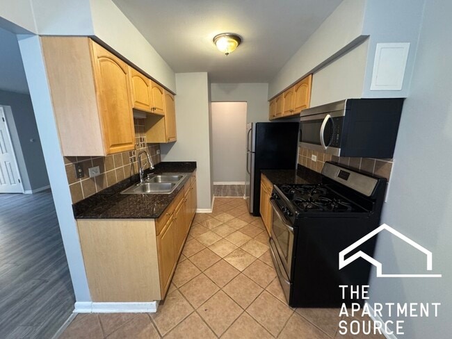 Building Photo - 3057 N Narragansett Ave Unit 2 Rental