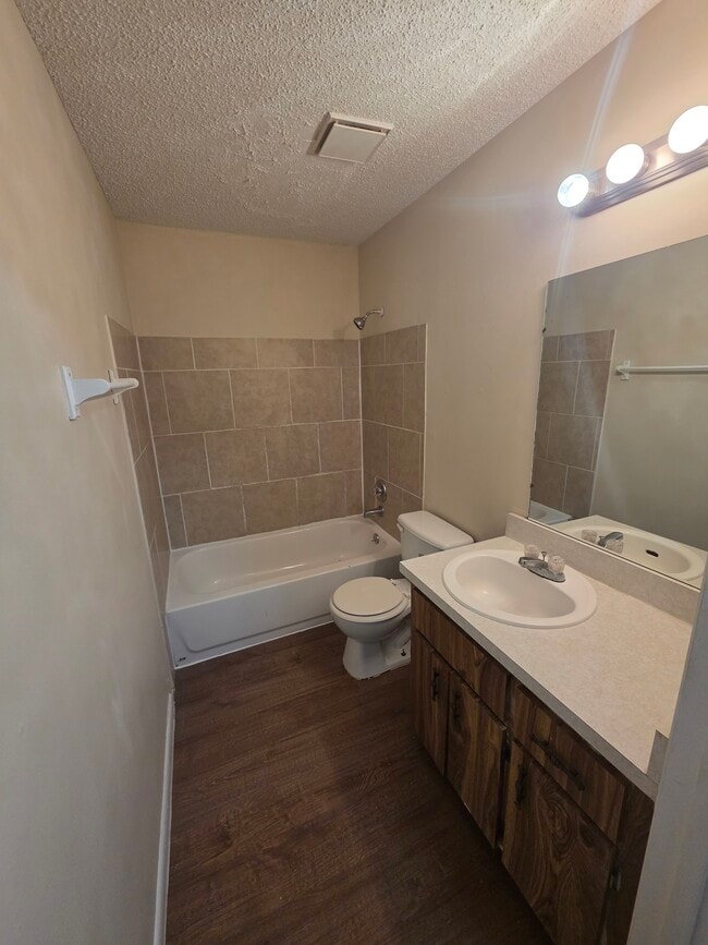 Building Photo - 2900 SE 50th Ct