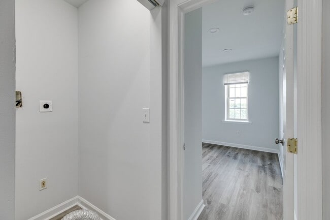 Building Photo - Brand New Luxury Temple Apartments Unit 2