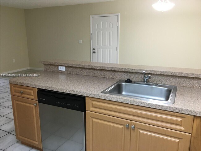 Photo - 8580 SW 212th St Unidad 307