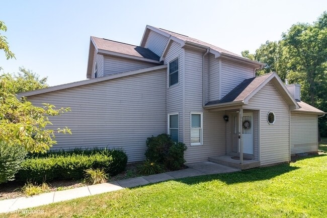 Photo - 106 E Fox St