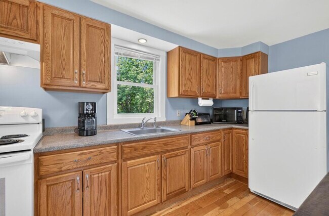 17 Bateman St Unit B