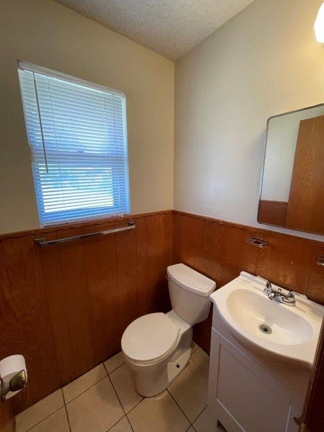Brand New paint no carpet! Clean and ready... - Brand New paint no carpet! Clean and ready... House