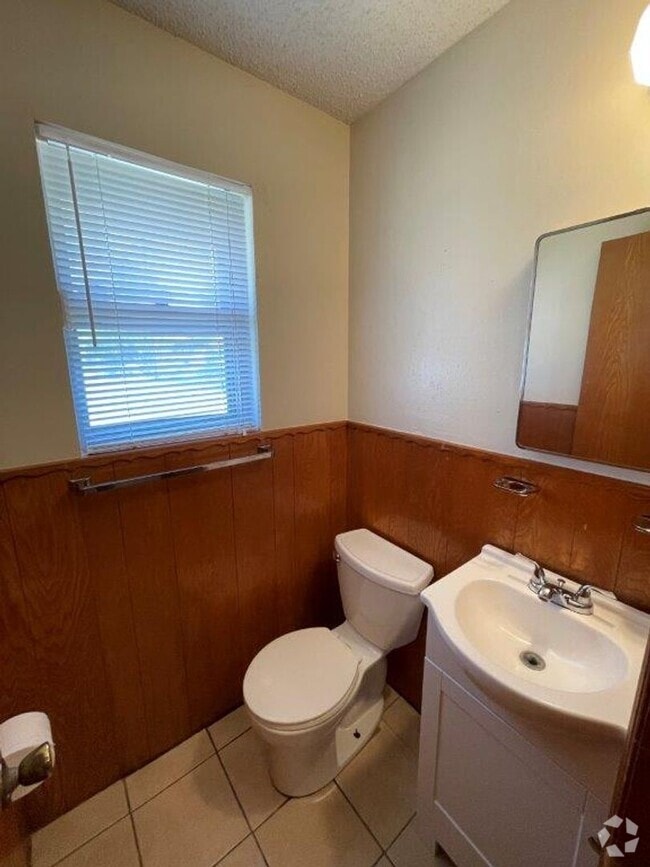 Building Photo - Brand New paint no carpet! Clean and ready... Rental