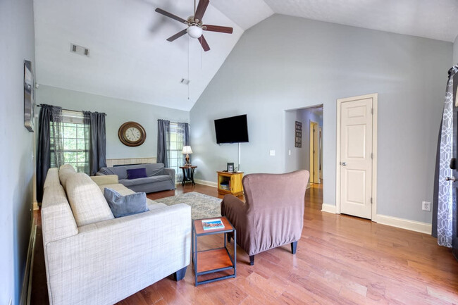 Photo - 4235 King Arthur Pl Apartamento Unidad ID1043511P
