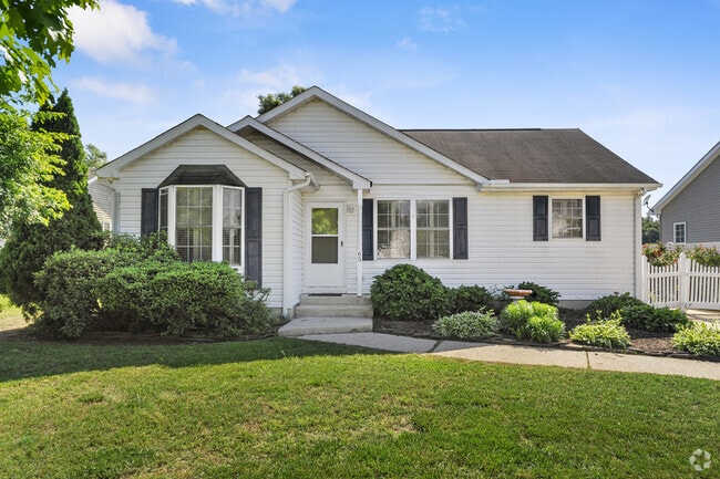 Building Photo - 65 N Longwood Ln Rental