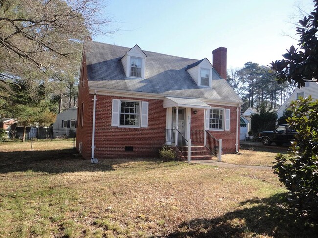 3 BR/ 1.5 BA Brick Three Bedroom Cape Cod ... - 3 BR/ 1.5 BA Brick Three Bedroom Cape Cod ... House